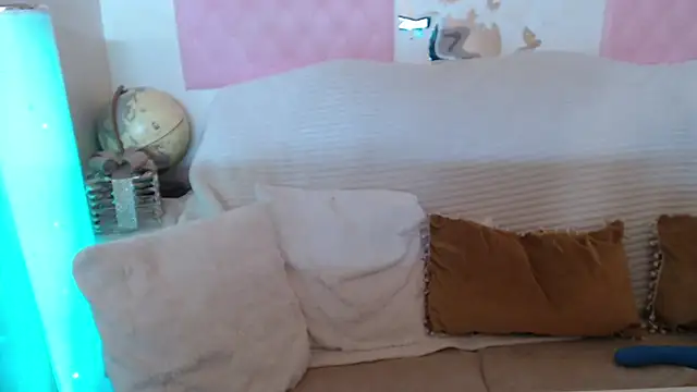 Snapshot of -carla- chatting on 07-12-26, 06:15 -carla- online show from 07-12-26, 06:15