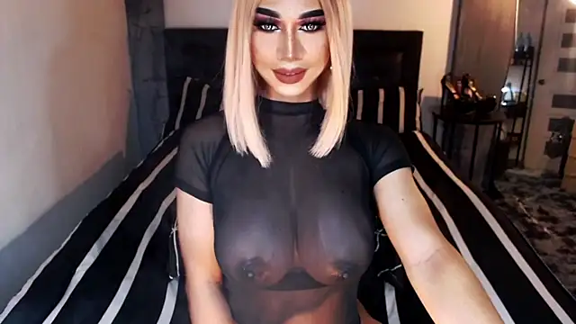 Snapshot of MassiveCockxMistress chatting on 05-15-26, 11:01 MassiveCockxMistress online show from 05-15-26, 11:01