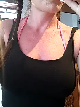 Snapshot of LilliThelo chatting on 02-25-25, 09:24 LilliThelo online show from 02-25-25, 09:24