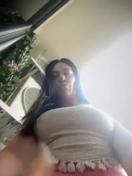 Snapshot of LilliThelo chatting on 10-18-25, 12:24 LilliThelo online show from 10-18-25, 12:24