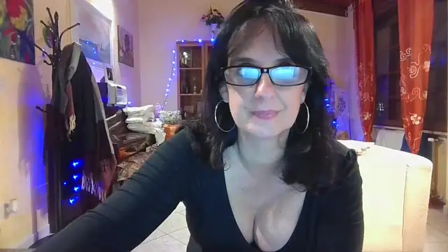 Snapshot of ClaudyGeryn chatting on 12-12-24, 08:43 ClaudyGeryn online show from 12-12-24, 08:43