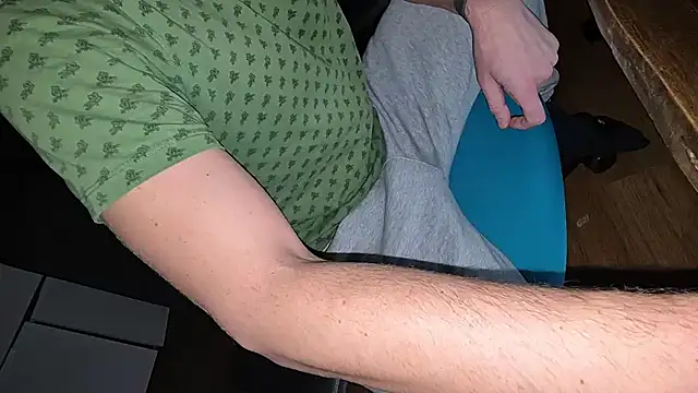 Snapshot of -luckybong- chatting on 12-13-24, 10:02 -luckybong- online show from 12-13-24, 10:02