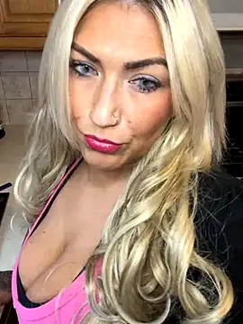 LittleMissEeve online show from 09-19-25, 11:05