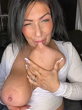 LittleMissEeve online show from 04-18-26, 01:31