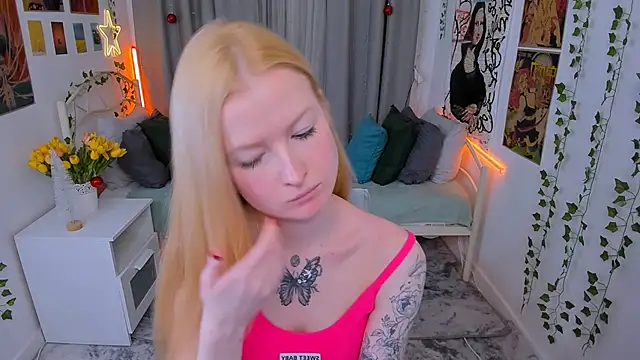 Snapshot of Laly_Peach chatting on 12-22-24, 11:33 Laly Peach online show from 12-22-24, 11:33