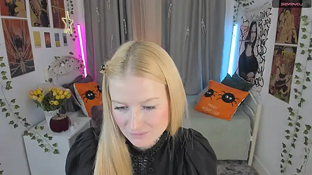 Laly Peach online show from 10-28-25, 12:09