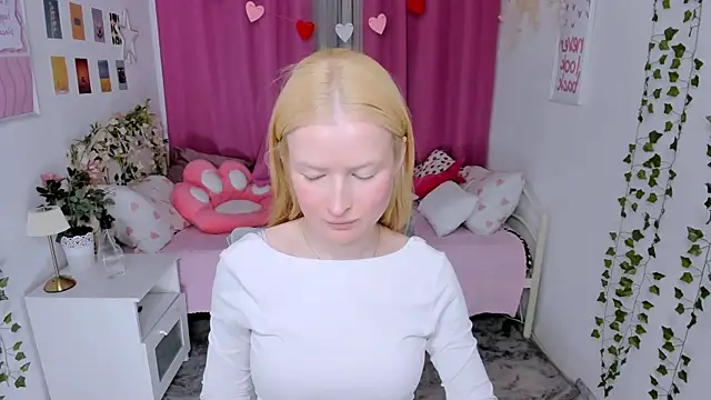 Snapshot of Laly_Peach chatting on 06-07-26, 06:50 Laly Peach online show from 06-07-26, 06:50