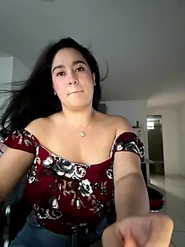 Nina lovi online show from 01-14-26, 10:58