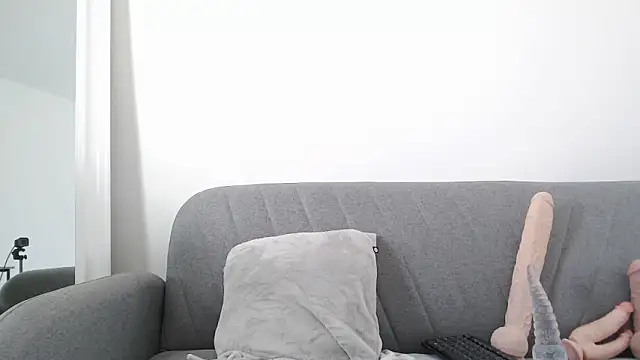 Snapshot of nicole_98 chatting on 10-08-25, 08:23 nicole 98 online show from 10-08-25, 08:23