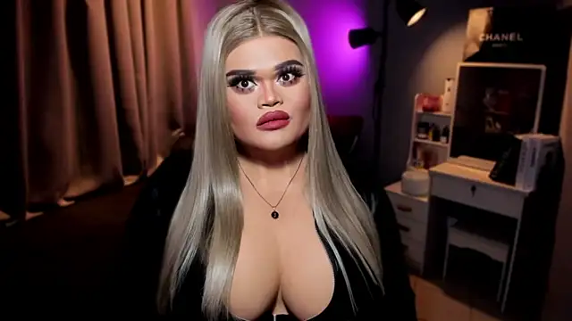 Snapshot of KarolinaThompson chatting on 12-01-24, 10:43 KarolinaThompson online show from 12-01-24, 10:43