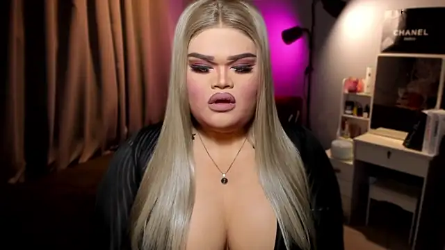 Snapshot of KarolinaThompson chatting on 12-03-24, 06:38 KarolinaThompson online show from 12-03-24, 06:38