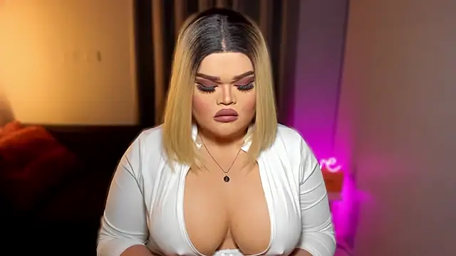 Snapshot of KarolinaThompson chatting on 02-20-25, 10:27 KarolinaThompson online show from 02-20-25, 10:27