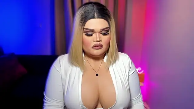 Snapshot of KarolinaThompson chatting on 03-05-25, 09:05 KarolinaThompson online show from 03-05-25, 09:05