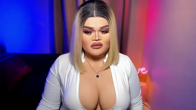 Snapshot of KarolinaThompson chatting on 03-15-25, 07:53 KarolinaThompson online show from 03-15-25, 07:53