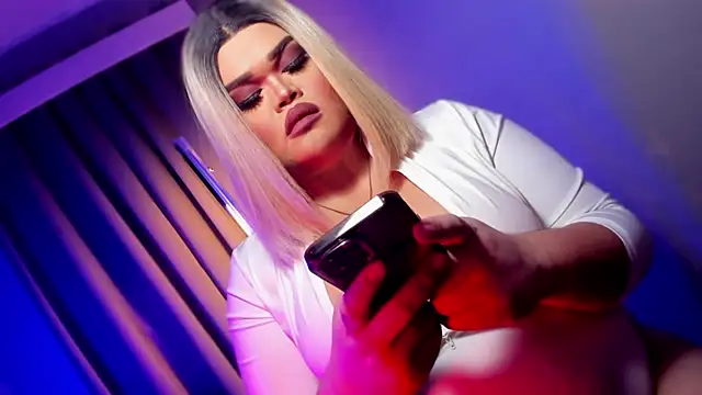 Snapshot of KarolinaThompson chatting on 03-18-25, 09:42 KarolinaThompson online show from 03-18-25, 09:42