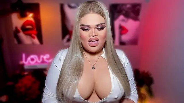 Snapshot of KarolinaThompson chatting on 10-05-25, 07:56 KarolinaThompson online show from 10-05-25, 07:56