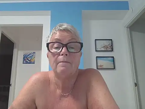 Snapshot of GrannyChrissy68 chatting on 09-26-25, 04:55 GrannyChrissy68 online show from 09-26-25, 04:55