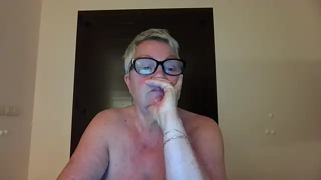 Snapshot of GrannyChrissy68 chatting on 10-02-25, 09:22 GrannyChrissy68 online show from 10-02-25, 09:22