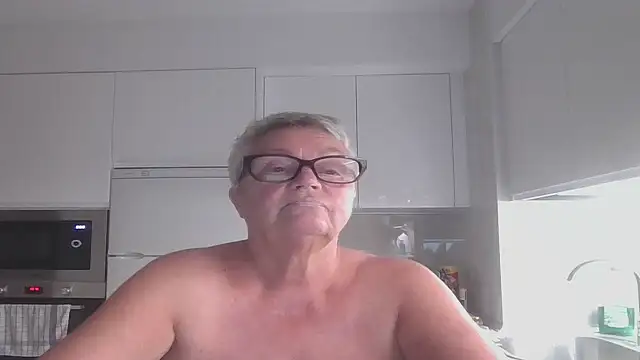 Snapshot of GrannyChrissy68 chatting on 10-15-25, 09:48 GrannyChrissy68 online show from 10-15-25, 09:48