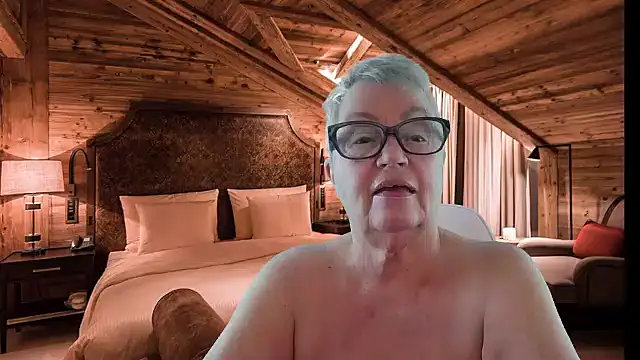 GrannyChrissy68 online show from 12-14-25, 10:25