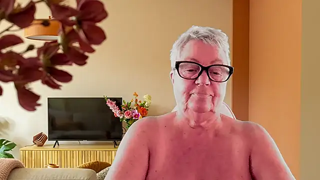 GrannyChrissy68 online show from 02-06-26, 02:20