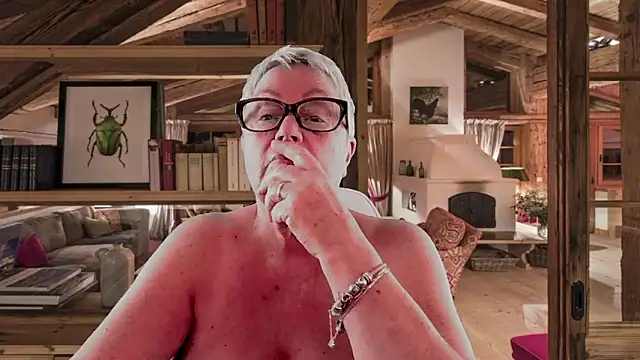 GrannyChrissy68 online show from 02-15-26, 06:15