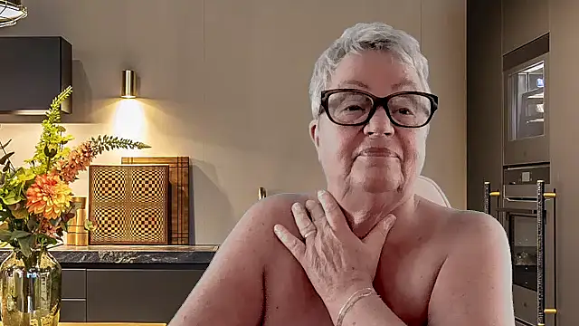 GrannyChrissy68 online show from 03-03-26, 09:21