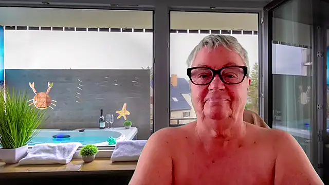 GrannyChrissy68 online show from 05-16-26, 12:59