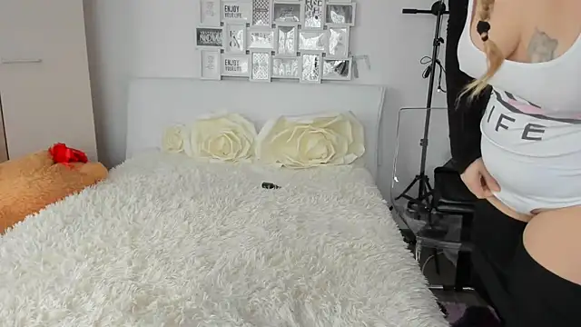 Snapshot of sweetemy4u chatting on 12-27-24, 11:50 sweetemy4u online show from 12-27-24, 11:50