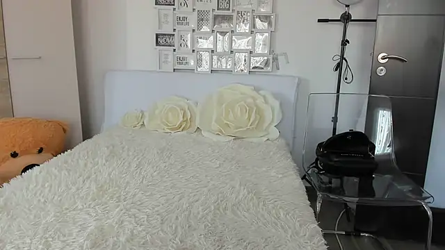 Snapshot of sweetemy4u chatting on 02-14-25, 09:13 sweetemy4u online show from 02-14-25, 09:13