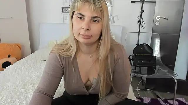 Snapshot of sweetemy4u chatting on 02-20-25, 01:40 sweetemy4u online show from 02-20-25, 01:40