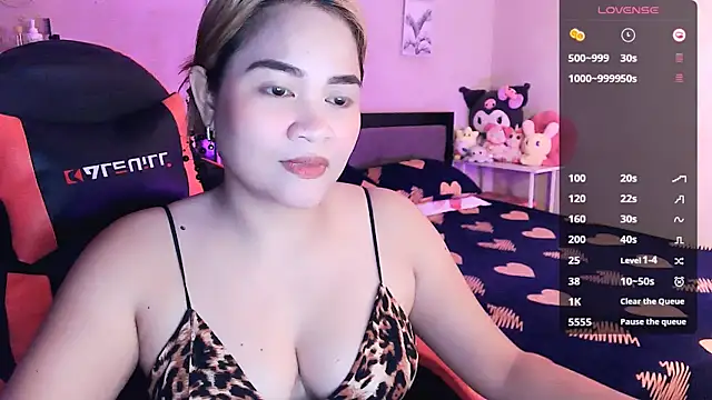 Snapshot of yenyen_ chatting on 07-08-26, 01:10 yenyen online show from 07-08-26, 01:10