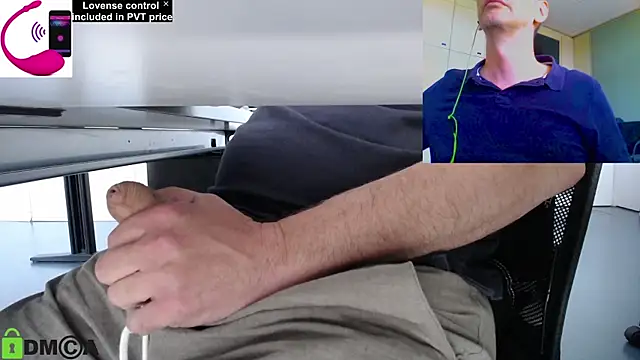 Snapshot of pliko chatting on 06-12-26, 11:42 pliko online show from 06-12-26, 11:42