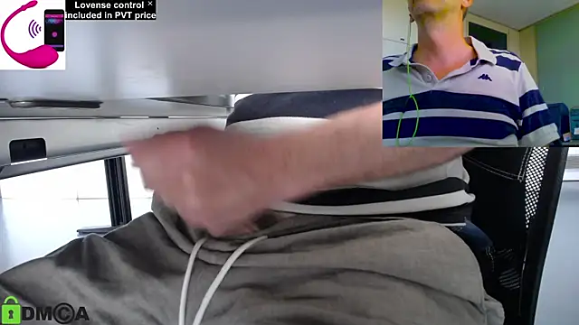 Snapshot of pliko chatting on 06-18-26, 01:37 pliko online show from 06-18-26, 01:37