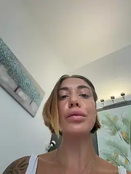Snapshot of italianPassion chatting on 05-08-26, 01:05 italianPassion online show from 05-08-26, 01:05