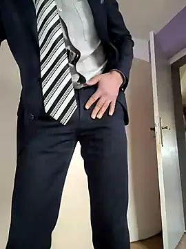 Snapshot of Justforoneday chatting on 12-10-24, 12:05 Justforoneday online show from 12-10-24, 12:05