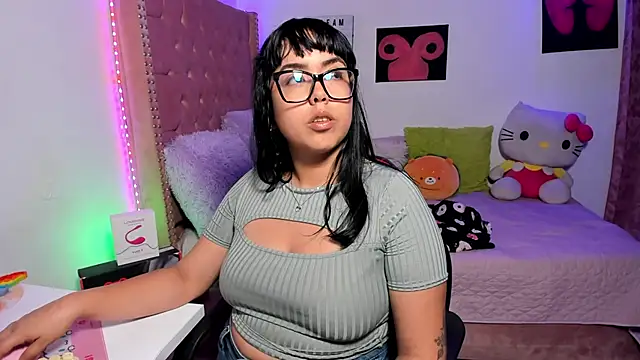 Snapshot of LillyCandy chatting on 01-06-26, 01:31 LillyCandy online show from 01-06-26, 01:31