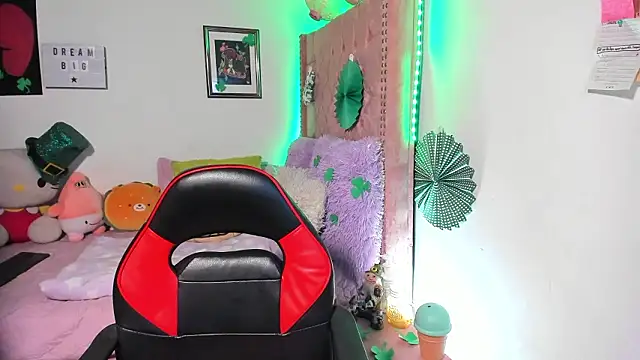 Snapshot of LillyCandy chatting on 03-13-26, 07:09 LillyCandy online show from 03-13-26, 07:09