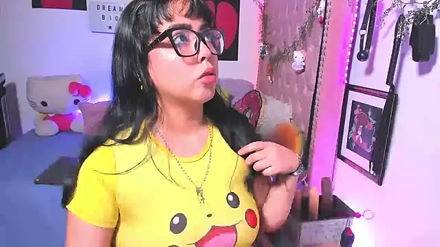 Snapshot of LillyCandy chatting on 04-15-26, 12:45 LillyCandy online show from 04-15-26, 12:45