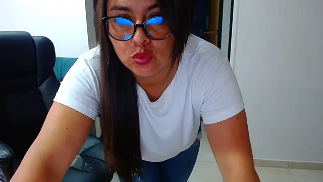 Ixchel Anaid online show from 02-14-25, 06:40