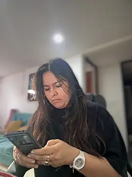 Ixchel Anaid online show from 10-18-25, 02:18