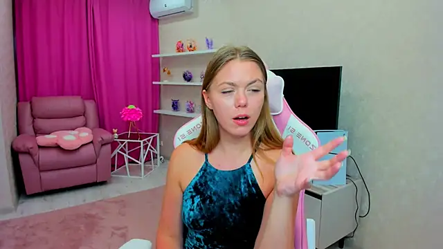 Strawberrye online show from 02-15-26, 07:51