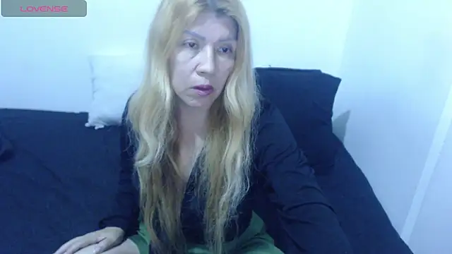 Snapshot of Dulce-Bella chatting on 01-12-26, 07:41 Dulce-Bella online show from 01-12-26, 07:41