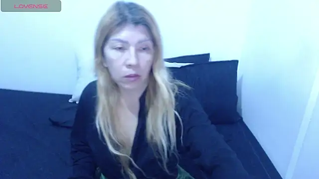 Snapshot of Dulce-Bella chatting on 03-03-26, 03:29 Dulce-Bella online show from 03-03-26, 03:29