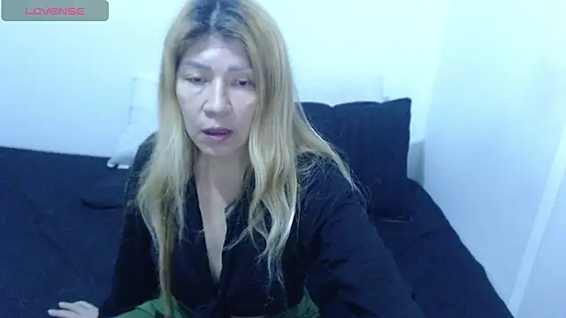 Snapshot of Dulce-Bella chatting on 03-15-26, 02:23 Dulce-Bella online show from 03-15-26, 02:23