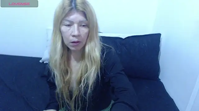 Snapshot of Dulce-Bella chatting on 04-19-26, 03:11 Dulce-Bella online show from 04-19-26, 03:11
