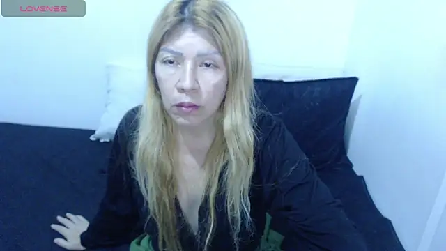 Snapshot of Dulce-Bella chatting on 04-19-26, 06:43 Dulce-Bella online show from 04-19-26, 06:43