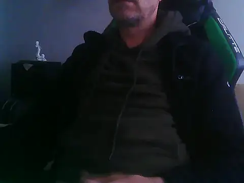 Snapshot of boran34 chatting on 04-10-26, 04:12 boran34 online show from 04-10-26, 04:12