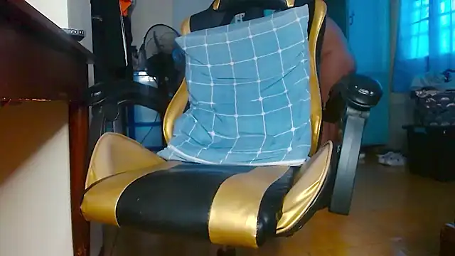 Yukikawaii online show from 10-20-25, 04:57