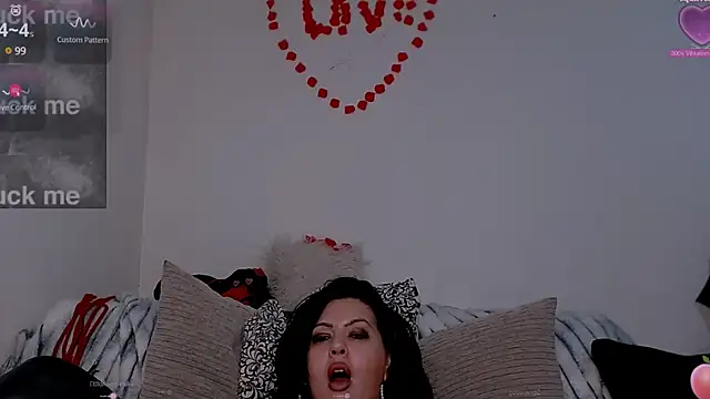 Snapshot of UrNaughtyGfMilf chatting on 03-16-25, 08:10 UrNaughtyGfMilf online show from 03-16-25, 08:10